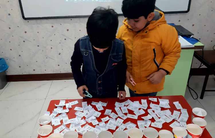 مرور حروف همراه با بازی 1