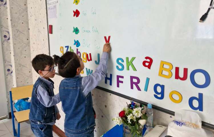 مرور حروف همراه با بازی 1