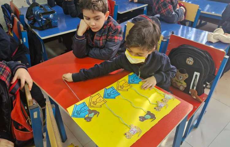 مرور حروف همراه با بازی 1