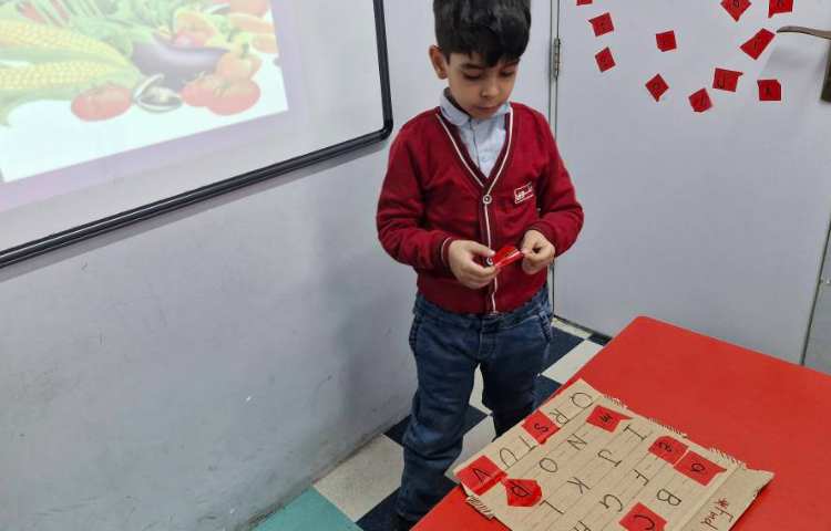 مرور حروف همراه با بازی 1