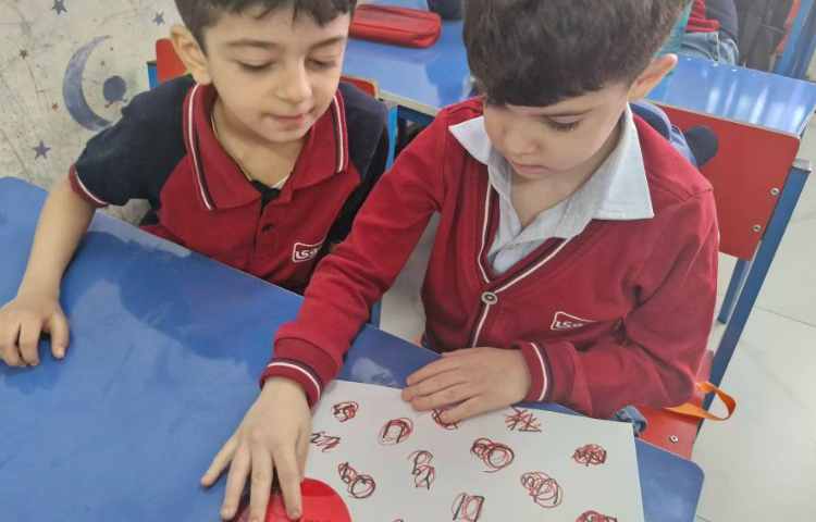 مرور حروف همراه با بازی 1