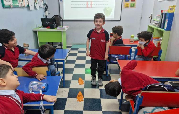 مرور حروف همراه با بازی 1