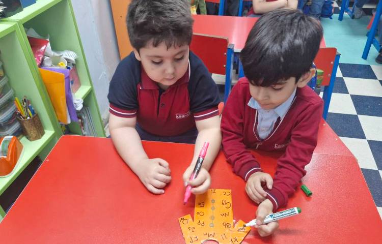 مرور حروف همراه با بازی 1