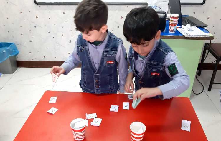 مرور حروف همراه با بازی 2