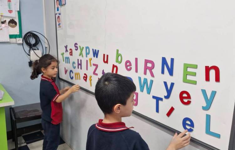 مرور حروف همراه با بازی