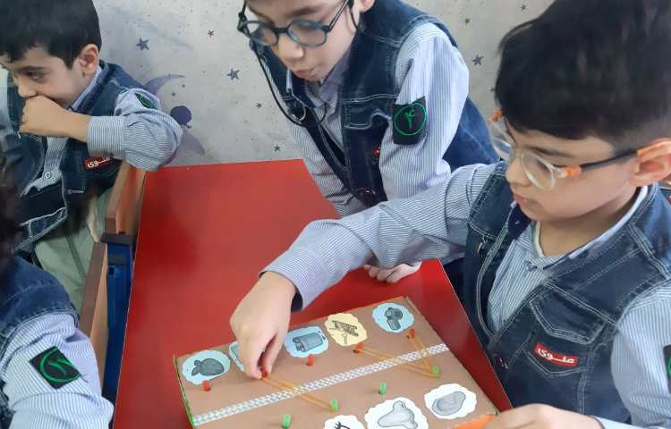 مرور حواس پنجگانه همراه با تقویت مهارت دست ورزی 1