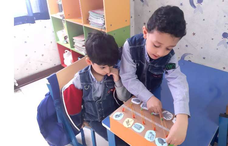 مرور حواس پنجگانه همراه با تقویت مهارت دست ورزی 2