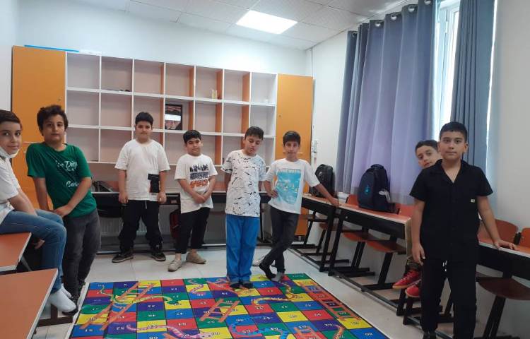 مرور درس گیاهان در قالب بازی در کلاس انجام شد 1