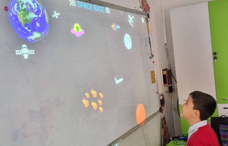 مرور درس یک با بازی پاورپوینتی در زنگ زبان عمومی 1