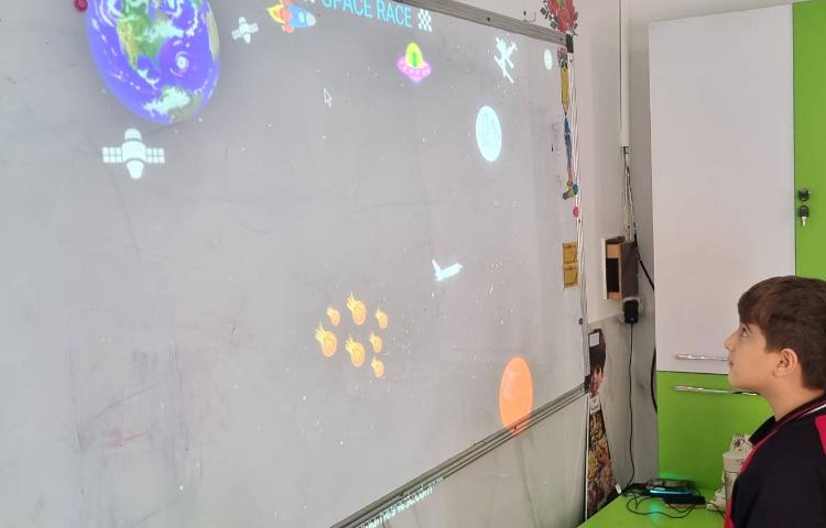 مرور درس یک با بازی پاورپوینتی در زنگ زبان عمومی 2