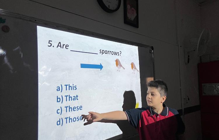 مرور درس یک با بازی پاورپوینتی در زنگ زبان عمومی 2