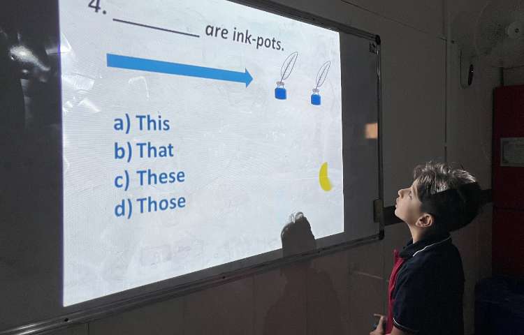 مرور درس یک با بازی پاورپوینتی در زنگ زبان عمومی 3