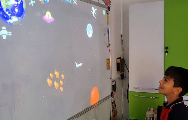 مرور درس یک با بازی پاورپوینتی در زنگ زبان عمومی 4