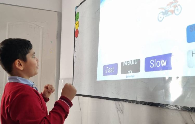 مرور درس یک با بازی پاورپوینتی در زنگ زبان عمومی 4