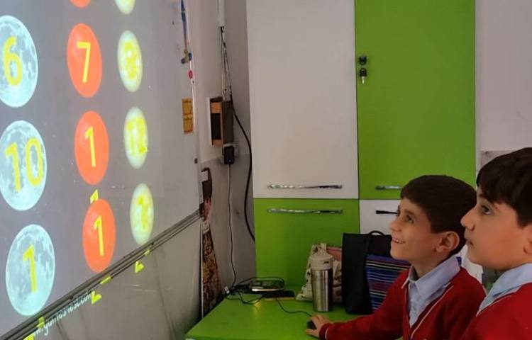 مرور درس یک با بازی پاورپوینتی در زنگ زبان عمومی 5