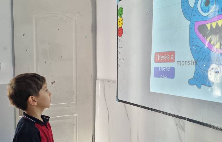 مرور درس یک با بازی پاورپوینتی در زنگ زبان عمومی 5