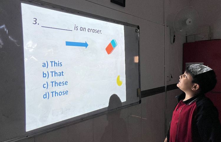 مرور درس یک با بازی پاورپوینتی در زنگ زبان عمومی 5