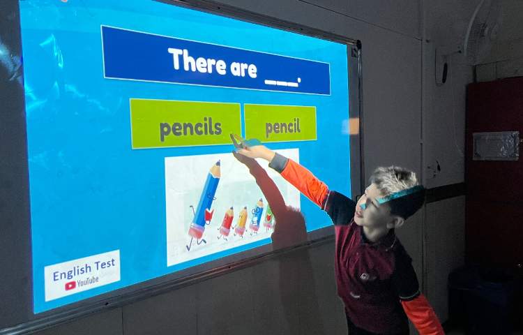 مرور درس یک با بازی پاورپوینتی در زنگ زبان عمومی 7