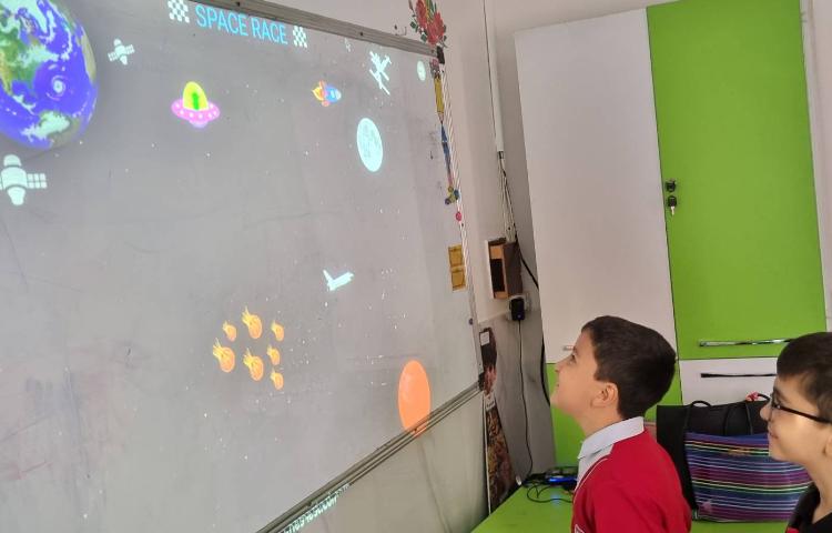 مرور درس یک با بازی پاورپوینتی در زنگ زبان عمومی