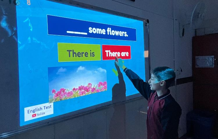 مرور درس یک با بازی پاورپوینتی در زنگ زبان عمومی