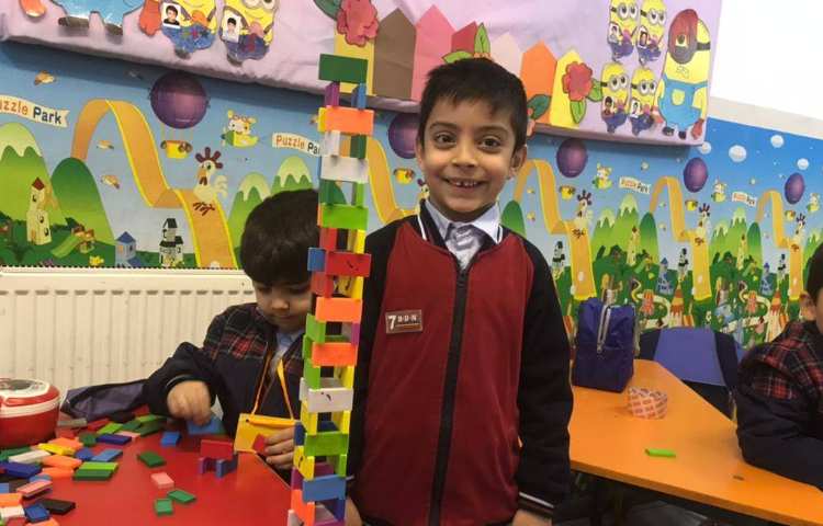 مرور رنگ‌ها با دومینو در زنگ زبان 2