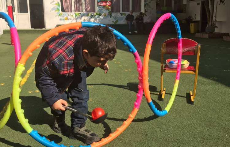 مرور رنگ‌ها و اشکال با بازی حرکتی در زنگ زبان 6