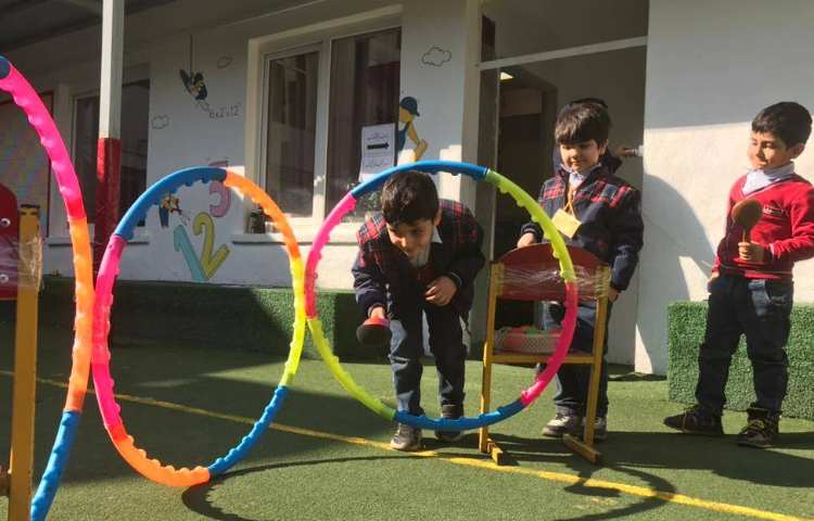 مرور رنگ‌ها و اشکال با بازی حرکتی در زنگ زبان 7