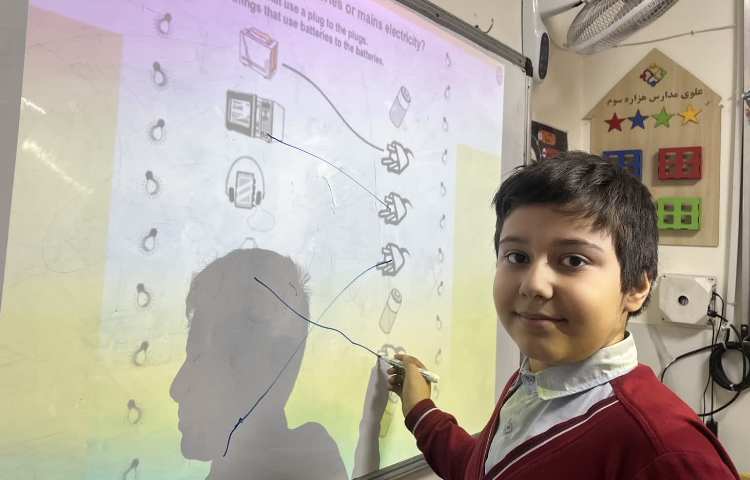 مرور فعالیت‌های مربوط به مبحث مدار درس Science 3