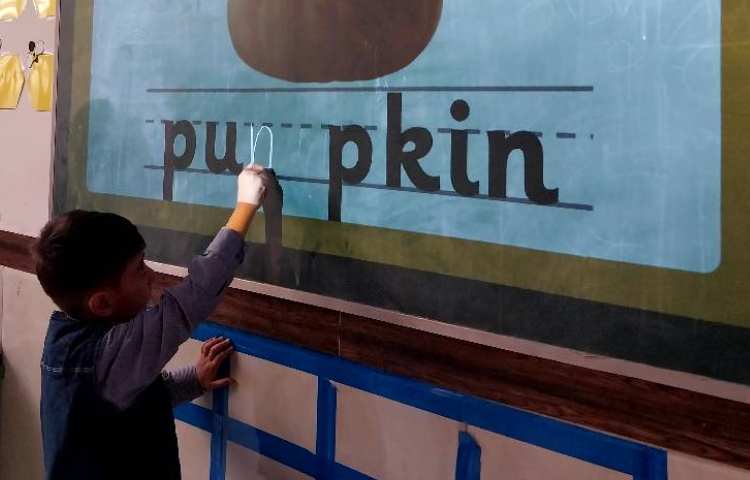 مرورِ لغاتِ حرف Uu و تمرین روخوانی با بازی 2