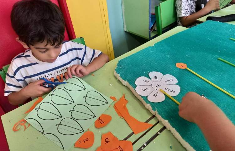 : مرور لغات مربوط به حروف ch/sh/x/y/th با کاردستی