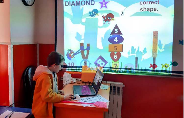 مرور لغات همراه با بازی آنلاین 1