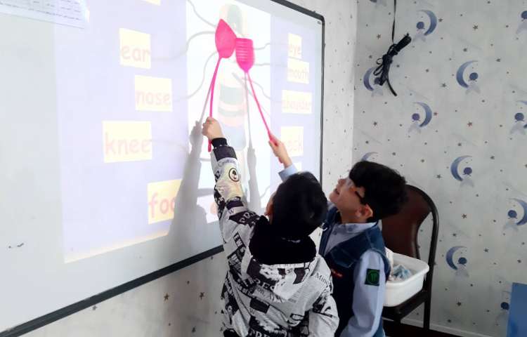 مرور لغات همراه با بازی Parts of body 2