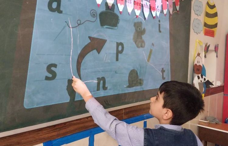 مرور لغات و صدا های مربوط به حروف انگلیسی تدریس شده 1