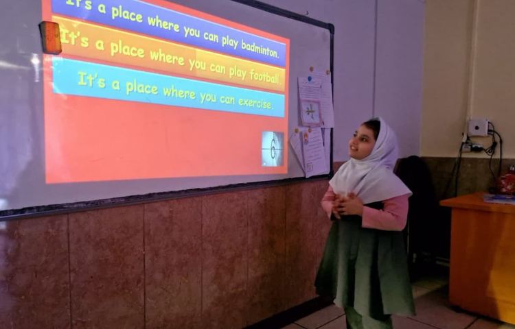 مرور لغات و گرامر تدریس شده از طریق محتوای الکترونیک