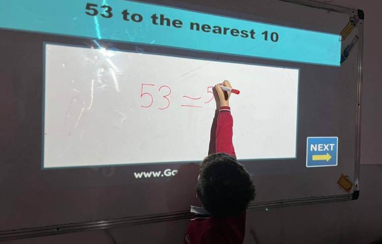 مرور مباحثِ ارزش مکانی اعداد/ گرد کردن و خطوط تقارن با بازی-زنگ Math 3