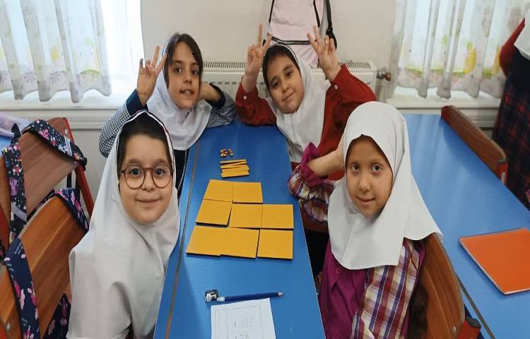 مرور واژگان با بازی گروهی