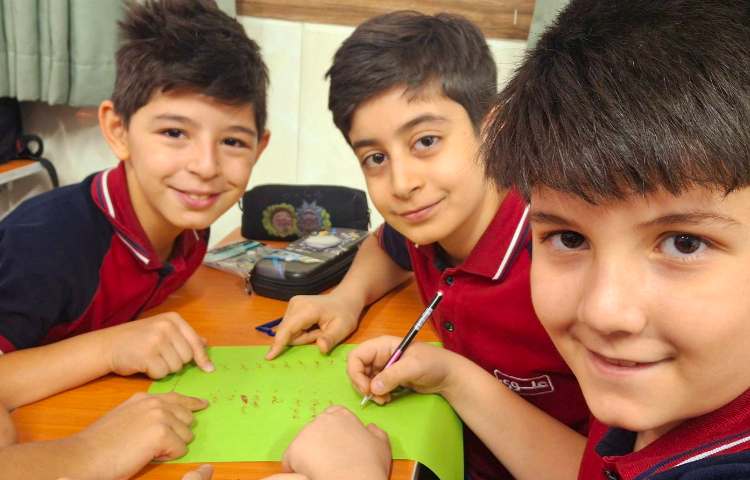 مرور کتاب هدیه های آسمان در گروه های چهارخانه 2