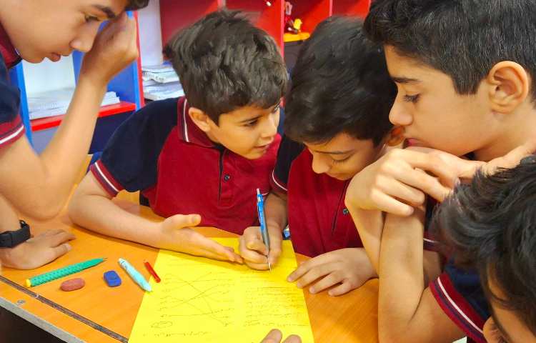 مرور کتاب هدیه های آسمان در گروه های چهارخانه