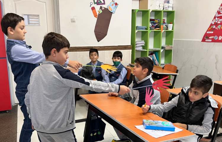 مرور گرامر this, that, these, those با بازی