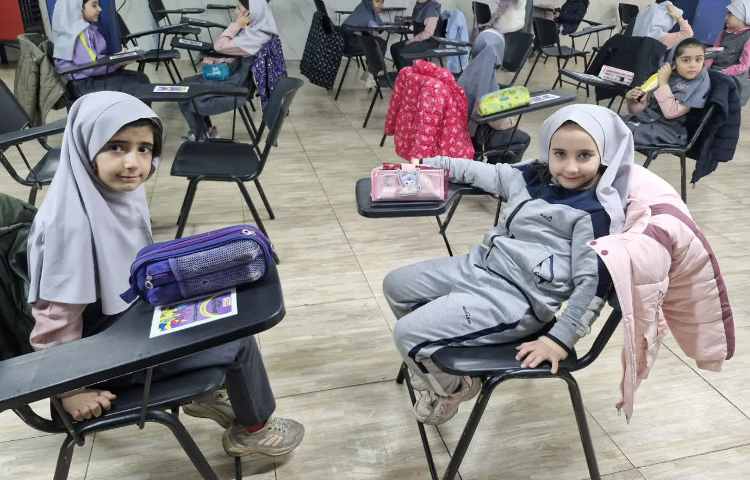 مسابقات بین شعب خانم و آقای ریاضی 9