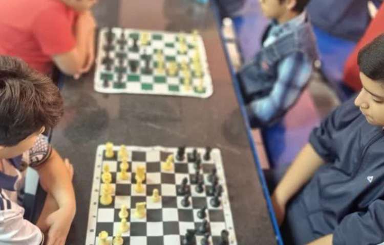 مسابقات شطرنج بین شعب دبستان های علوی 8