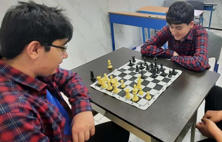 مسابقات شطرنج قهرمانی مدرسه 4