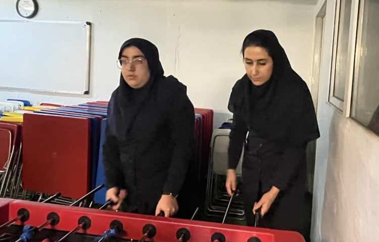 مسابقات ورزشی کادر اجرایی مدرسه 2