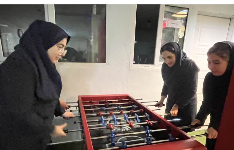 مسابقات ورزشی کادر اجرایی مدرسه 3