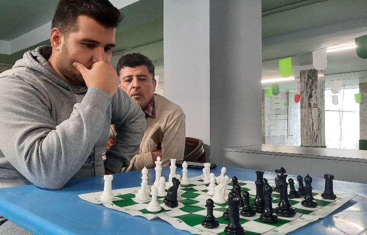 مسابقات کادر اجرایی مدرسه 1