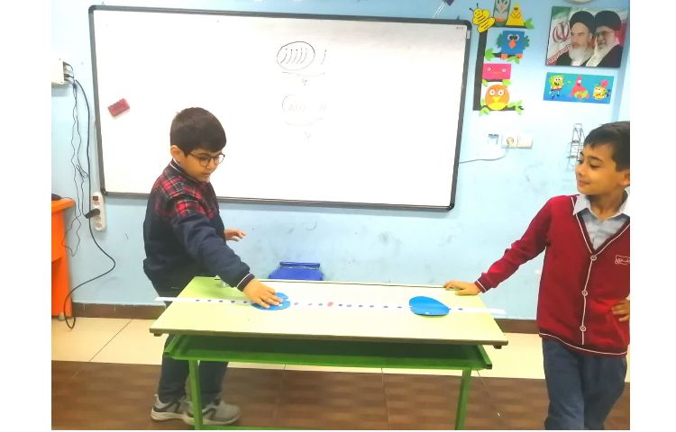 مسابقه بازی ماهی گوشت خوار با عدد نوشته روی تاس با هدف تشخیص اعداد و شمارش 4