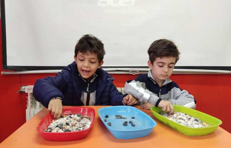 مسابقه جدا کردن سنگ های ریز و درشت 3