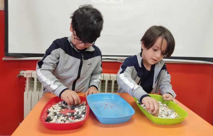 مسابقه جدا کردن سنگ های ریز و درشت 4