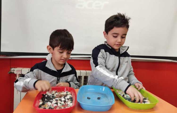 مسابقه جدا کردن سنگ های ریز و درشت 5