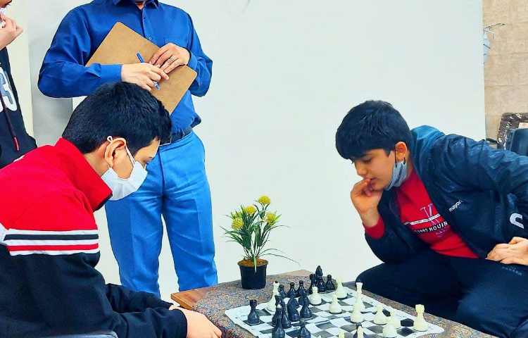 مسابقه درون مدرسه ای شطرنج 8